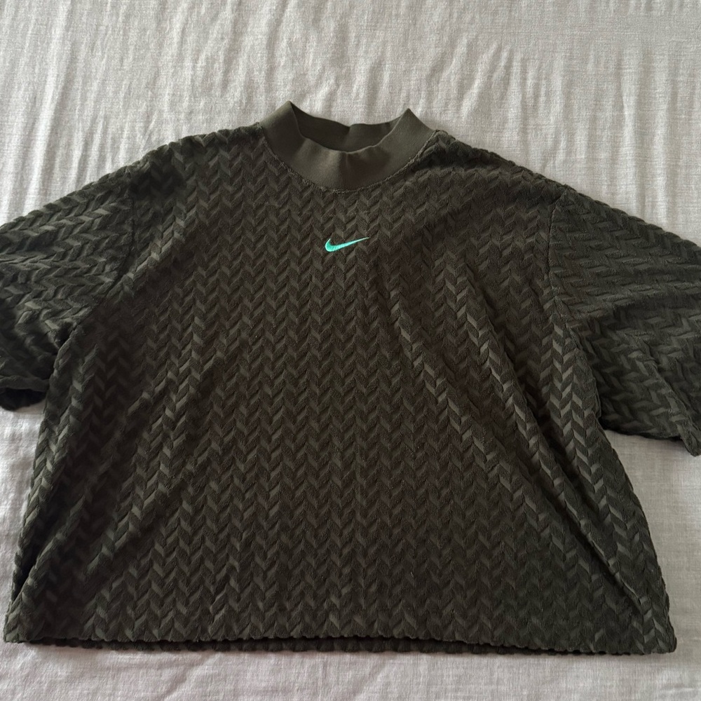 Nike women’s crop top